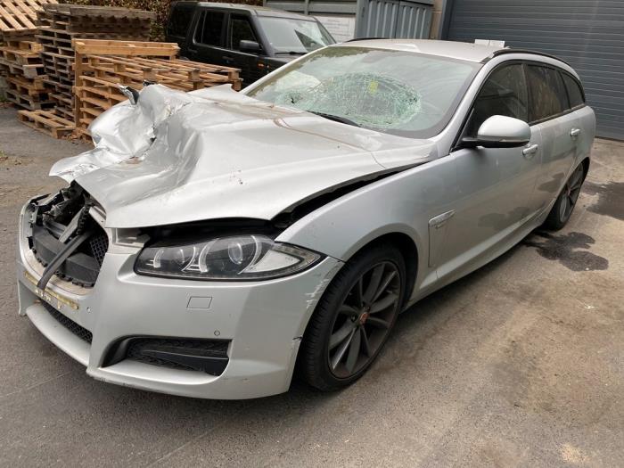 Jaguar XF Sportbrake Skrotfordon (2014, METALLIC ZILVERGRIJS)