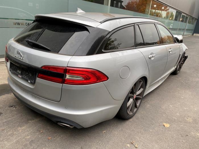 Jaguar XF Sportbrake Skrotfordon (2014, METALLIC ZILVERGRIJS)