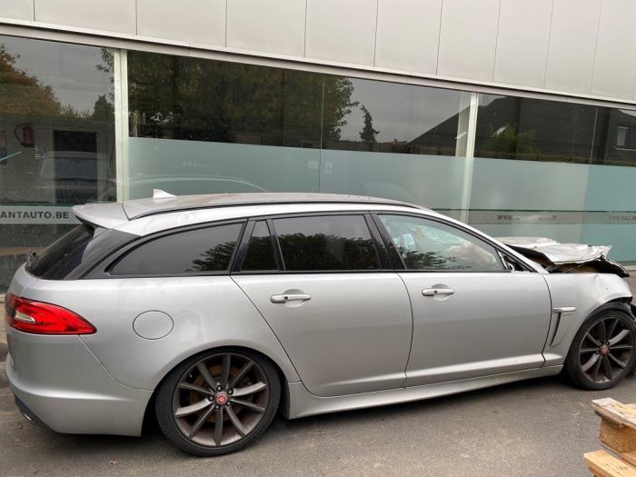 Jaguar XF Sportbrake Skrotfordon (2014, METALLIC ZILVERGRIJS)