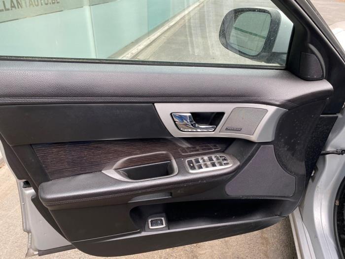 Jaguar XF Sportbrake Skrotfordon (2014, METALLIC ZILVERGRIJS)