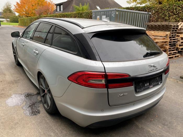 Jaguar XF Sportbrake Skrotfordon (2014, METALLIC ZILVERGRIJS)