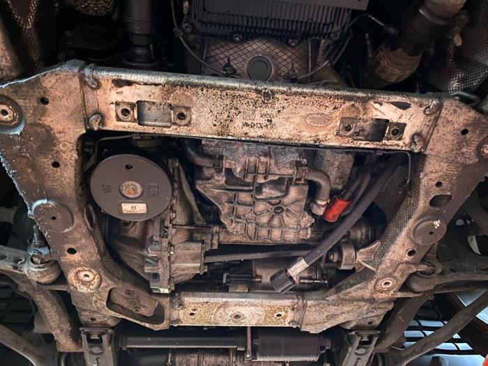 Landrover Range Rover IV 4.4 SDV8 32V Skrotfordon (2015, METALLIC ZWART)