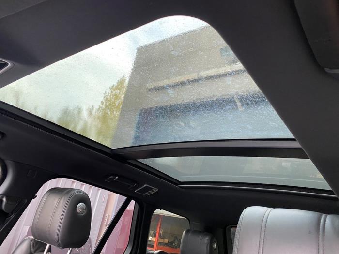 Landrover Range Rover IV 4.4 SDV8 32V Skrotfordon (2015, METALLIC ZWART)