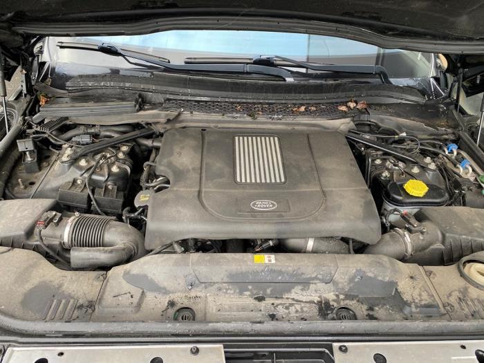 Landrover Range Rover IV 4.4 SDV8 32V Skrotfordon (2015, METALLIC ZWART)