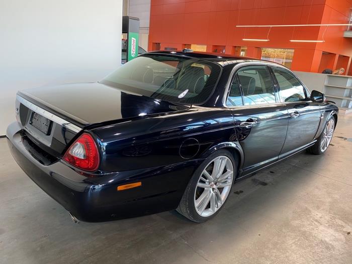 Jaguar XJ 2.7d V6 24V Skrotfordon (2009, METALLIC ZWART)