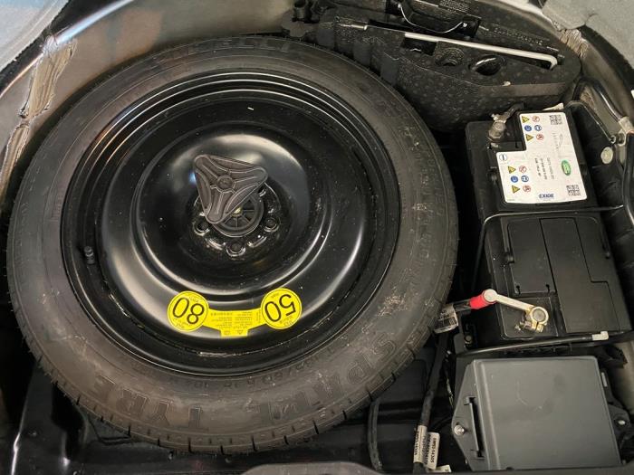 Jaguar XJ 2.7d V6 24V Skrotfordon (2009, METALLIC ZWART)