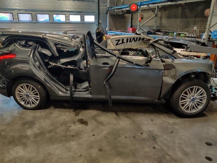 Ford Focus 3 1.0 Ti-VCT EcoBoost 12V 100 Sloopvoertuig (2018, Donker, Grijs)