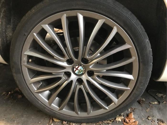 Alfa Romeo Giulietta 1.6 JTDm 16V Samochód złomowany (2015)