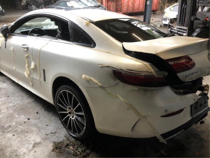 Mercedes E E-220d 2.0 Turbo 16V Sloopvoertuig (2017, Wit)