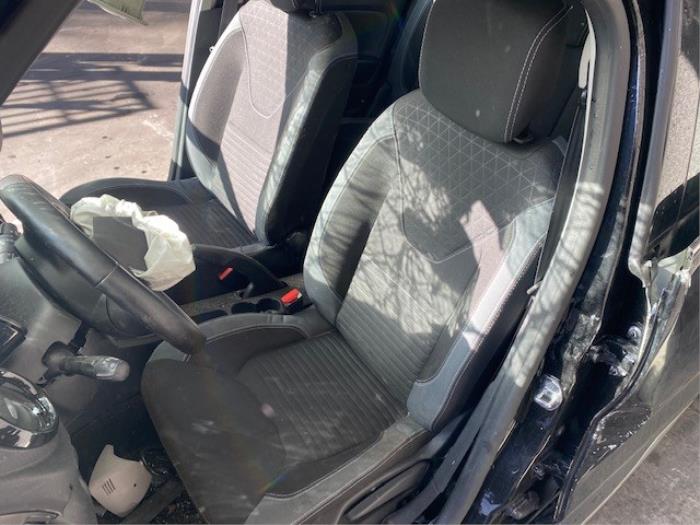 Renault Clio IV 1.5 Energy dCi 90 FAP Skrotfordon (2016, ZWART)