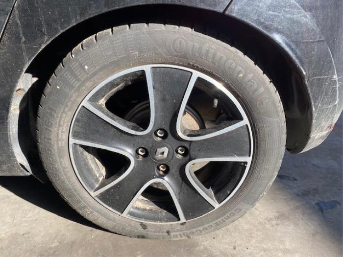 Renault Clio IV 1.5 Energy dCi 90 FAP Skrotfordon (2016, ZWART)