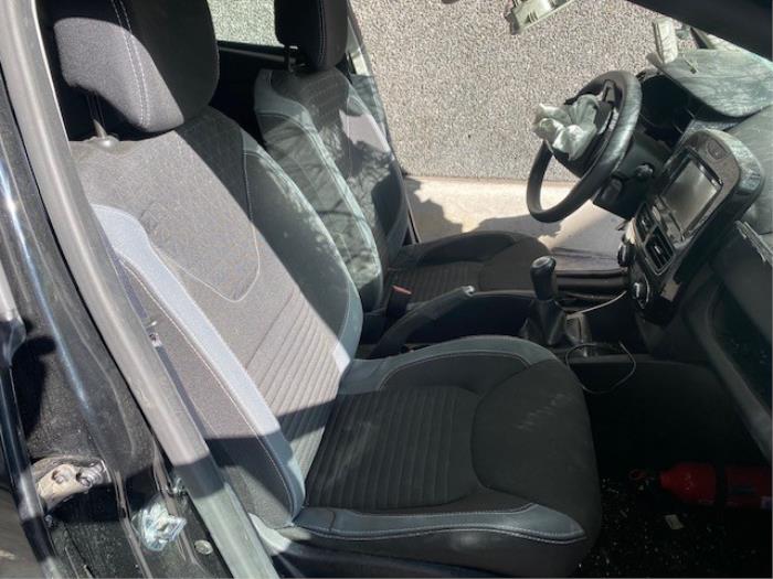 Renault Clio IV 1.5 Energy dCi 90 FAP Skrotfordon (2016, ZWART)