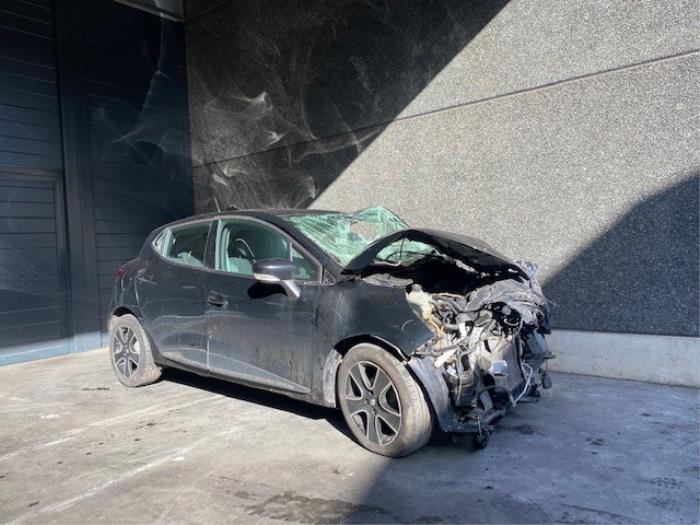Renault Clio IV 1.5 Energy dCi 90 FAP Skrotfordon (2016, ZWART)