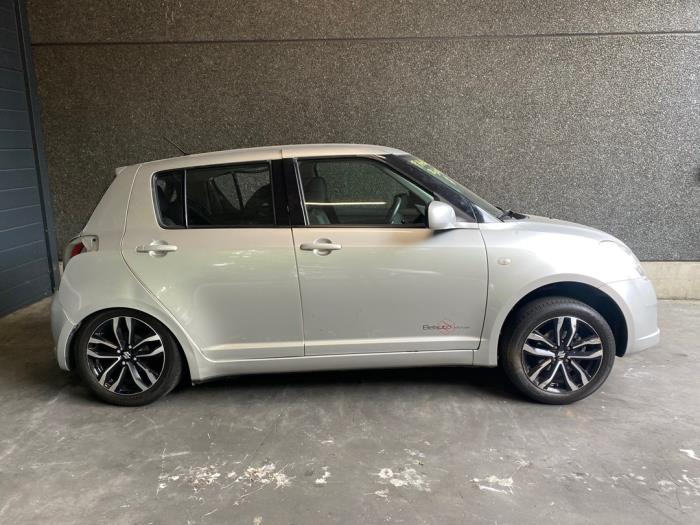 Suzuki Swift 1.3 VVT 16V Skrotfordon (2007, GRIJS)