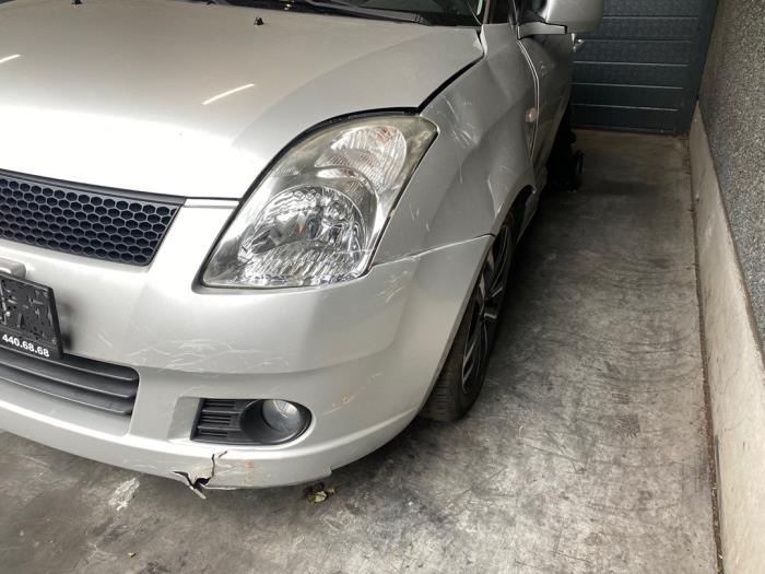 Suzuki Swift 1.3 VVT 16V Skrotfordon (2007, GRIJS)