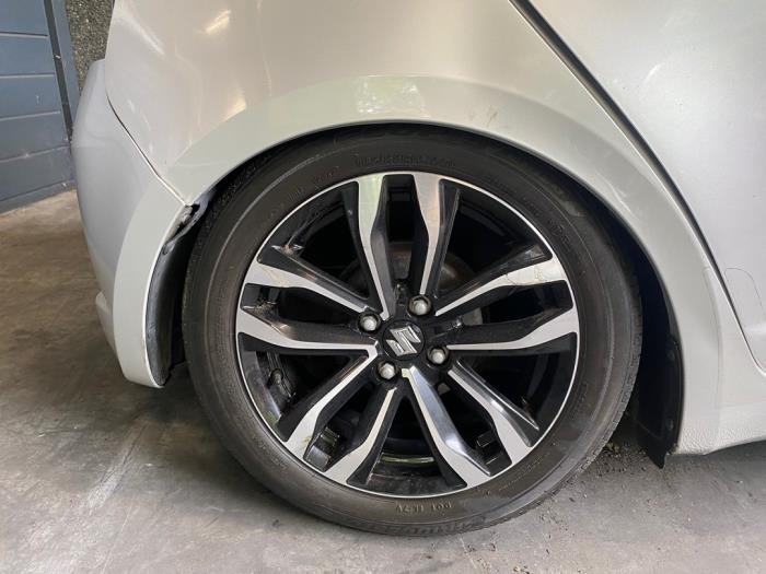 Suzuki Swift 1.3 VVT 16V Skrotfordon (2007, GRIJS)