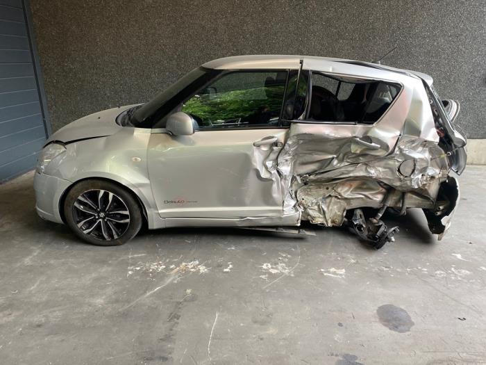 Suzuki Swift 1.3 VVT 16V Skrotfordon (2007, GRIJS)