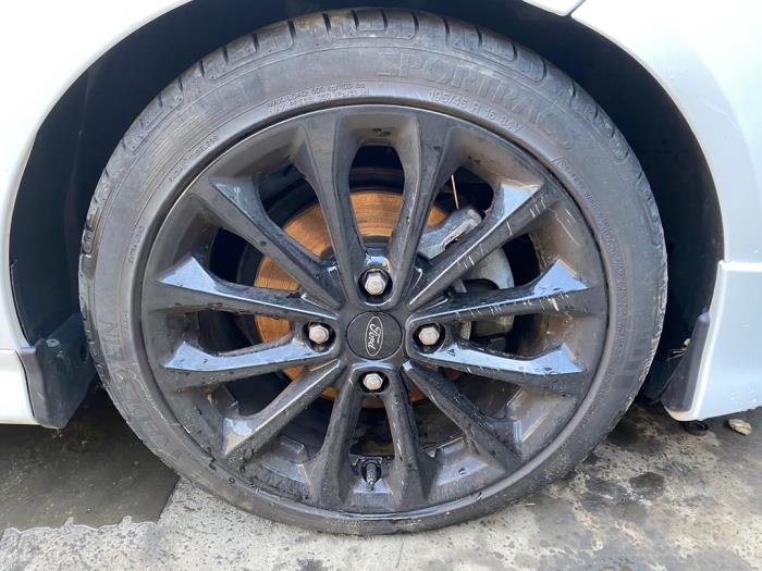 Ford Fiesta 6 1.0 EcoBoost 12V 100 Skrotfordon (2016, METALLIC WIT)