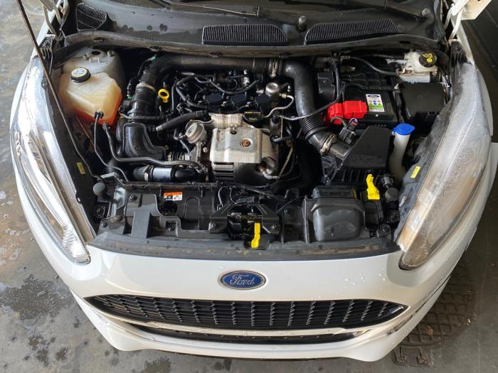 Ford Fiesta 6 1.0 EcoBoost 12V 100 Skrotfordon (2016, METALLIC WIT)