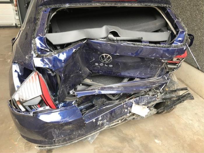 Volkswagen Polo VI 1.0 MPI 12V Skrotfordon (2021, METALLIC BLAUW)