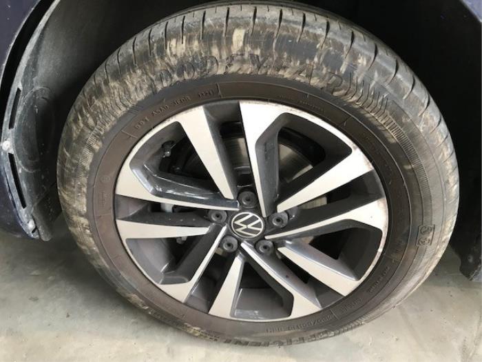 Volkswagen Polo VI 1.0 MPI 12V Skrotfordon (2021, METALLIC BLAUW)