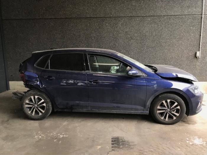 Volkswagen Polo VI 1.0 MPI 12V Skrotfordon (2021, METALLIC BLAUW)