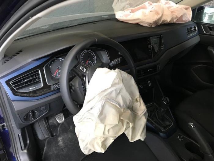 Volkswagen Polo VI 1.0 MPI 12V Skrotfordon (2021, METALLIC BLAUW)