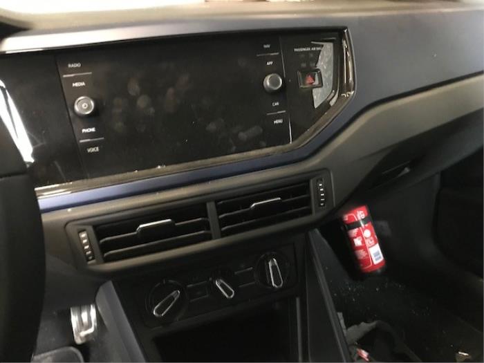 Volkswagen Polo VI 1.0 MPI 12V Skrotfordon (2021, METALLIC BLAUW)