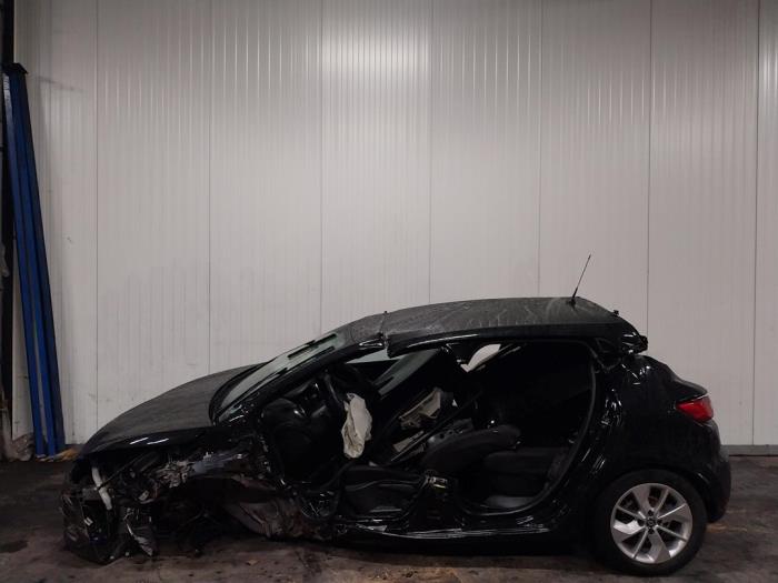 Renault Clio IV 1.2 TCE 16V GT EDC Samochód złomowany (2017, Czarny)