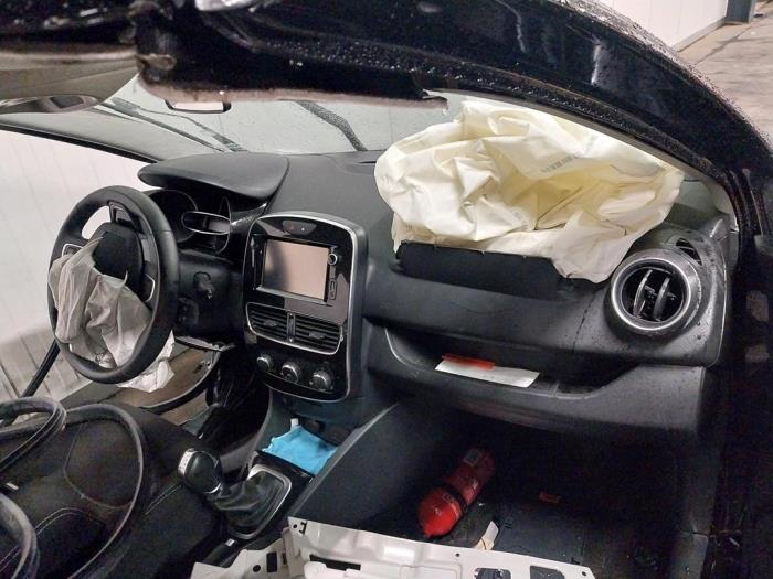 Renault Clio IV 1.2 TCE 16V GT EDC Samochód złomowany (2017, Czarny)