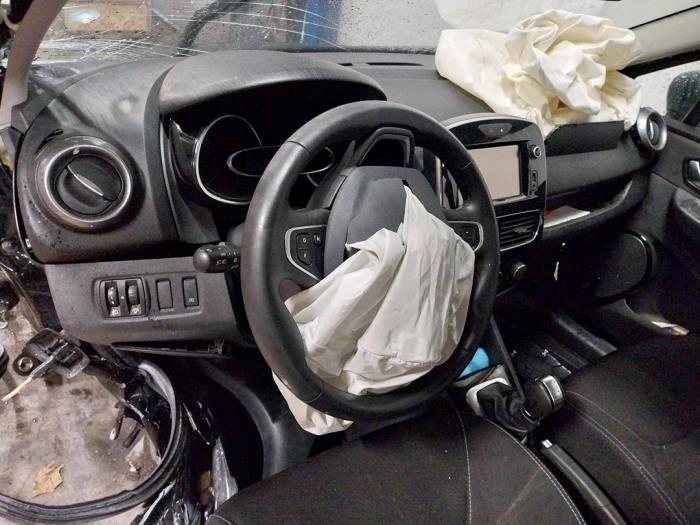 Renault Clio IV 1.2 TCE 16V GT EDC Samochód złomowany (2017, Czarny)