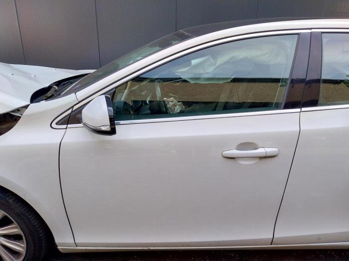 Volvo V40 1.6 D2 Skrotfordon (2013, WIT)