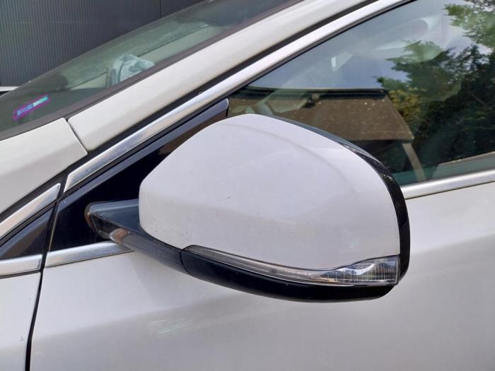 Volvo V40 1.6 D2 Skrotfordon (2013, WIT)