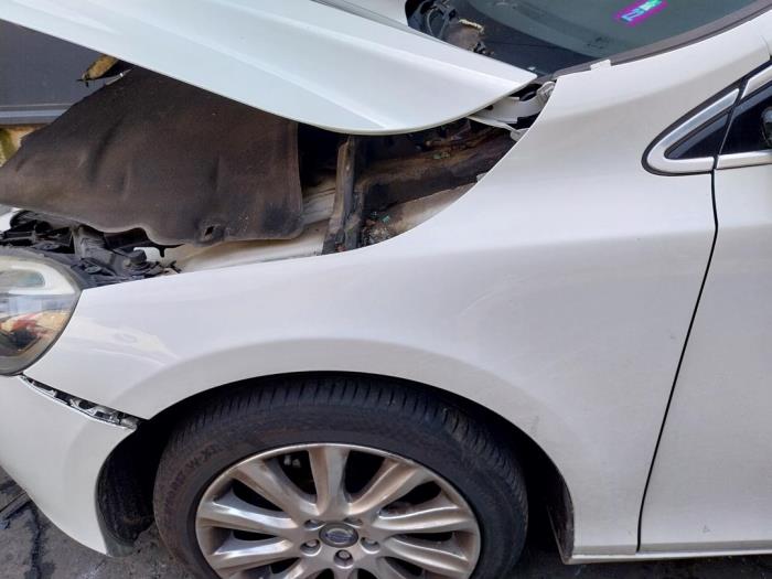 Volvo V40 1.6 D2 Skrotfordon (2013, WIT)