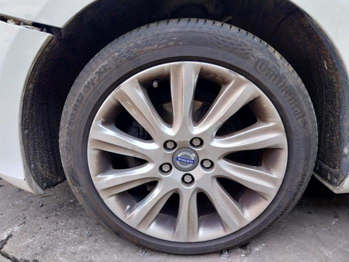 Volvo V40 1.6 D2 Skrotfordon (2013, WIT)