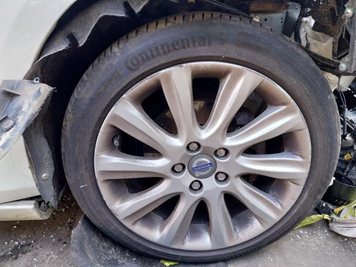 Volvo V40 1.6 D2 Skrotfordon (2013, WIT)