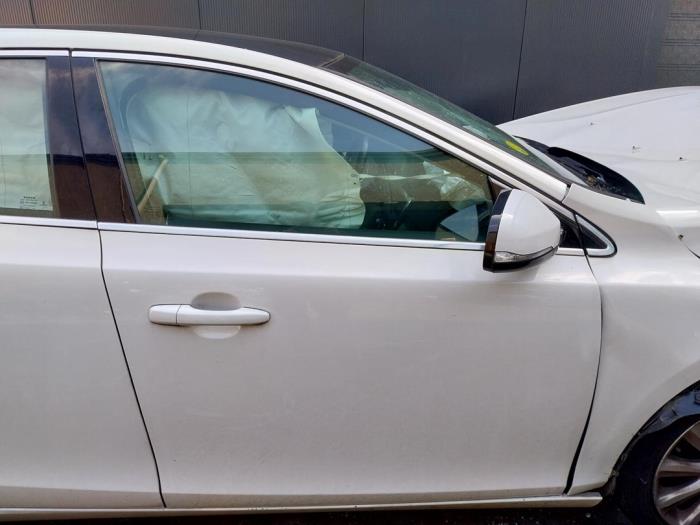 Volvo V40 1.6 D2 Skrotfordon (2013, WIT)