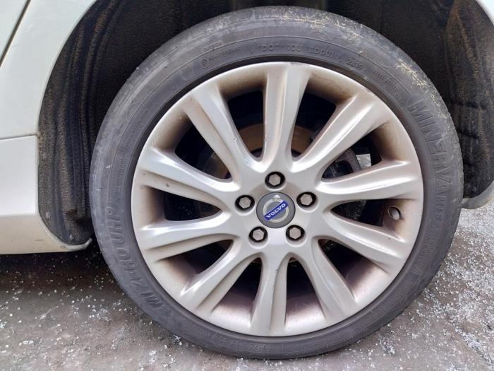 Volvo V40 1.6 D2 Skrotfordon (2013, WIT)