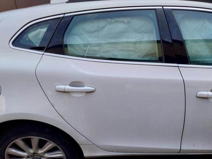 Volvo V40 1.6 D2 Skrotfordon (2013, WIT)