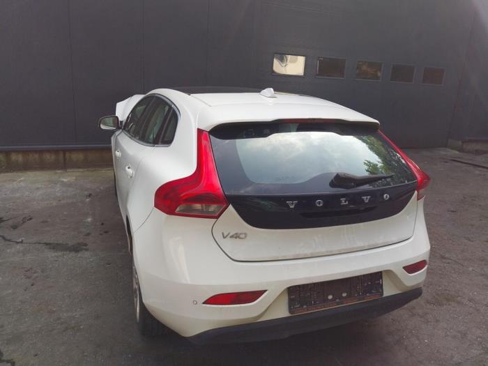 Volvo V40 1.6 D2 Skrotfordon (2013, WIT)