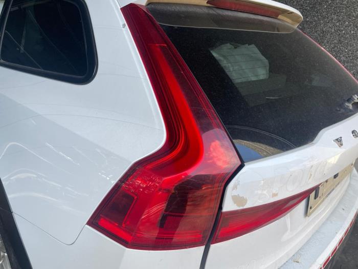 Volvo V90 Skrotfordon (2020, WIT)