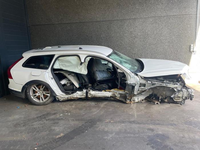 Volvo V90 Skrotfordon (2020, WIT)