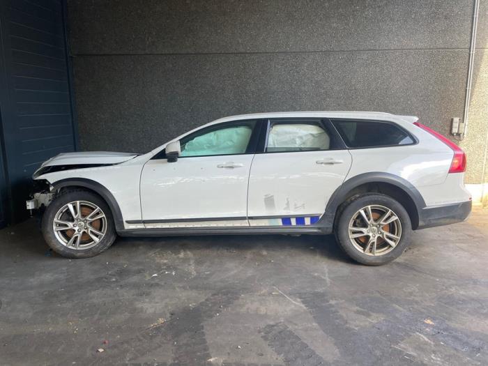 Volvo V90 Skrotfordon (2020, WIT)