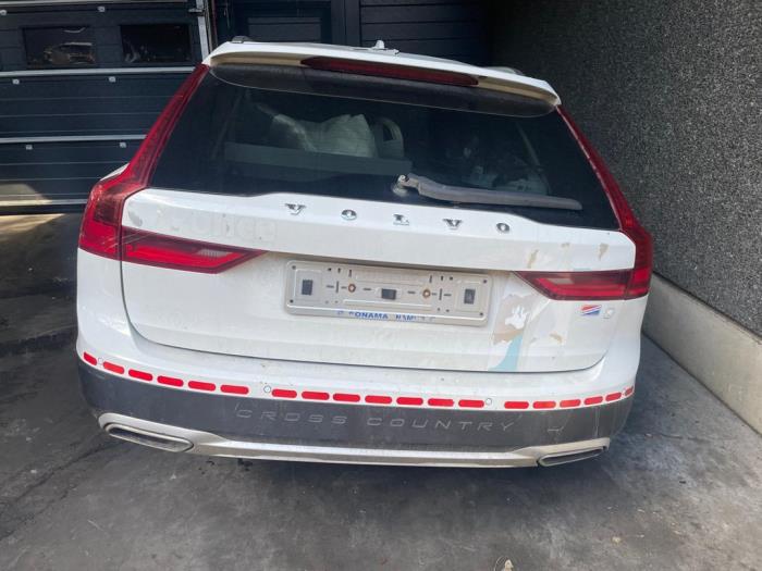 Volvo V90 Skrotfordon (2020, WIT)