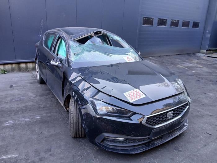 Seat Leon 1.5 TSI 16V Skrotfordon (2023, ZWART)