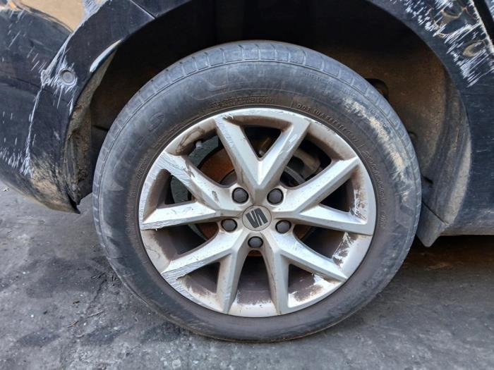 Seat Leon 1.5 TSI 16V Skrotfordon (2023, ZWART)