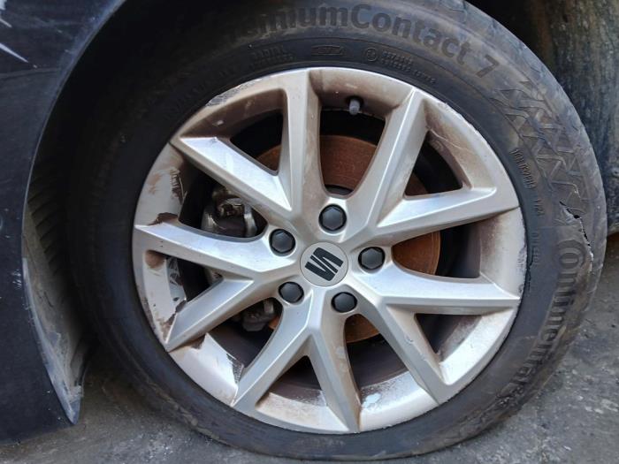 Seat Leon 1.5 TSI 16V Skrotfordon (2023, ZWART)