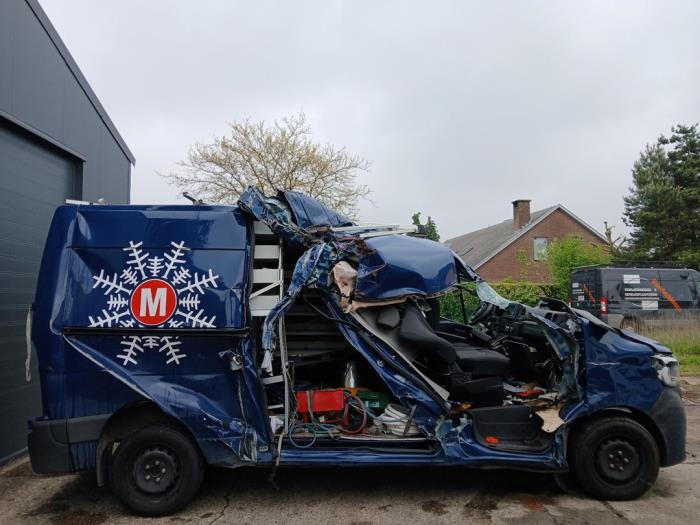 Renault Master III 2.3 dCi 150 16V FWD Skrotfordon (2024, BLAUW)