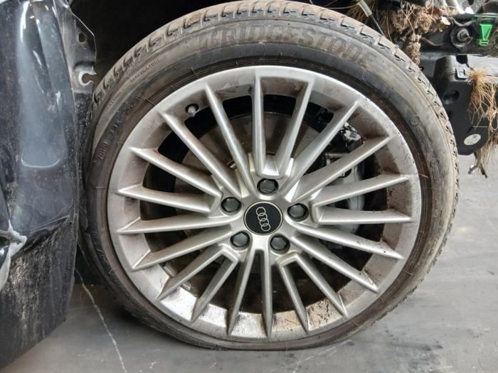 Audi A3 Sportback 1.4 40 TFSIe 16V Sloopvoertuig (2024, Donker, Grijs)