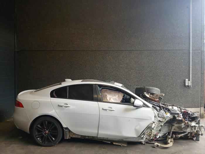 Jaguar XE 2.0d 180 16V Skrotfordon (2018, YULONG WHITE)